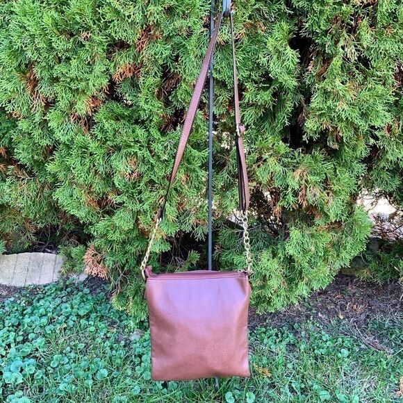 LIGHT BROWN PEBBLED FINISH, FAUX CRYSTAL & BRASS - Picture 7 of 13